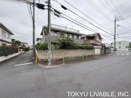 Akiya in Komae