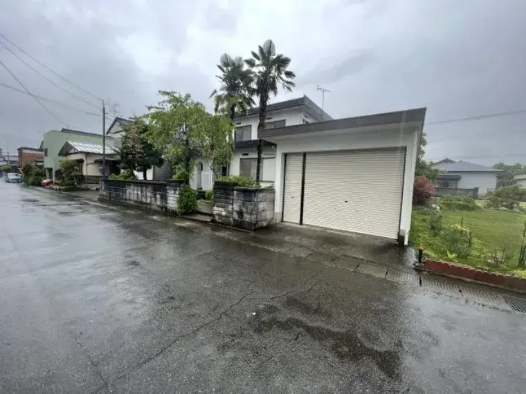Akiya in Ono