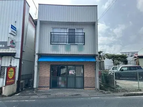 Akiya in Tome