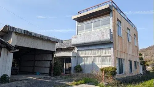 Akiya in Mitoyo