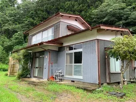 Akiya in Tome