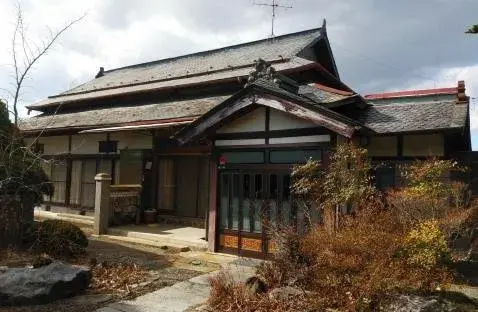 Akiya in Tome