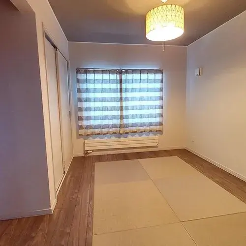 Spacious LDK Two-Story Property Muroran Hokkaido (3)