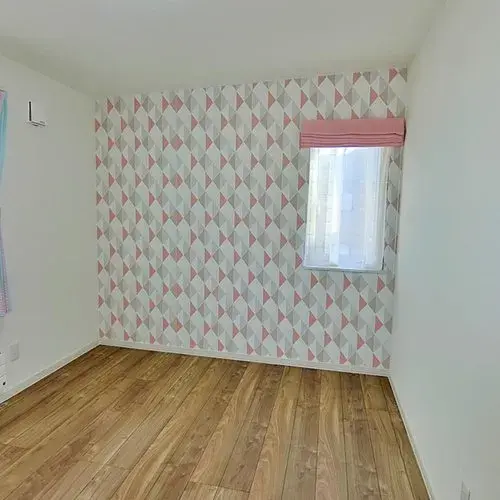 Spacious LDK Two-Story Property Muroran Hokkaido (4)