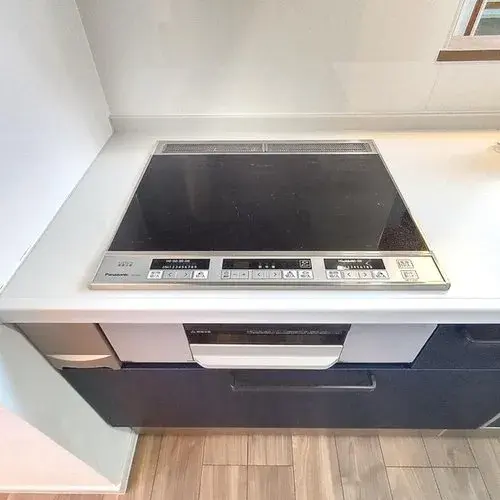 Spacious LDK Two-Story Property Muroran Hokkaido (6)