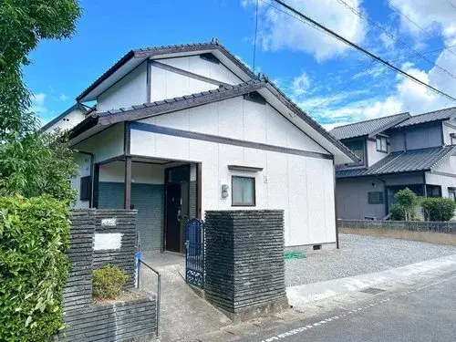Akiya in Uto