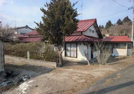 Akiya in Tome