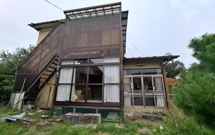 Akiya in Tome