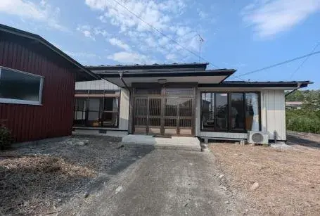 Akiya in Tome