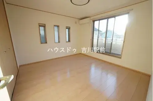 Akiya in Yoshikawa