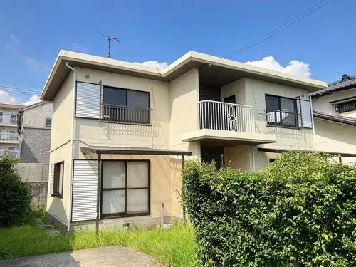 Akiya in Aira