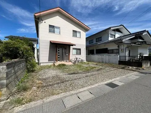 Akiya in Chikuma