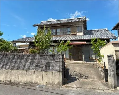 Akiya in Tsu