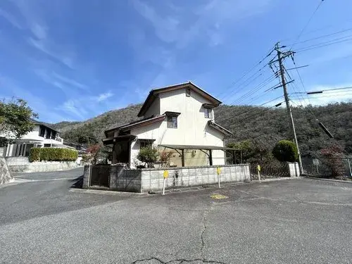 Akiya in Takahashi