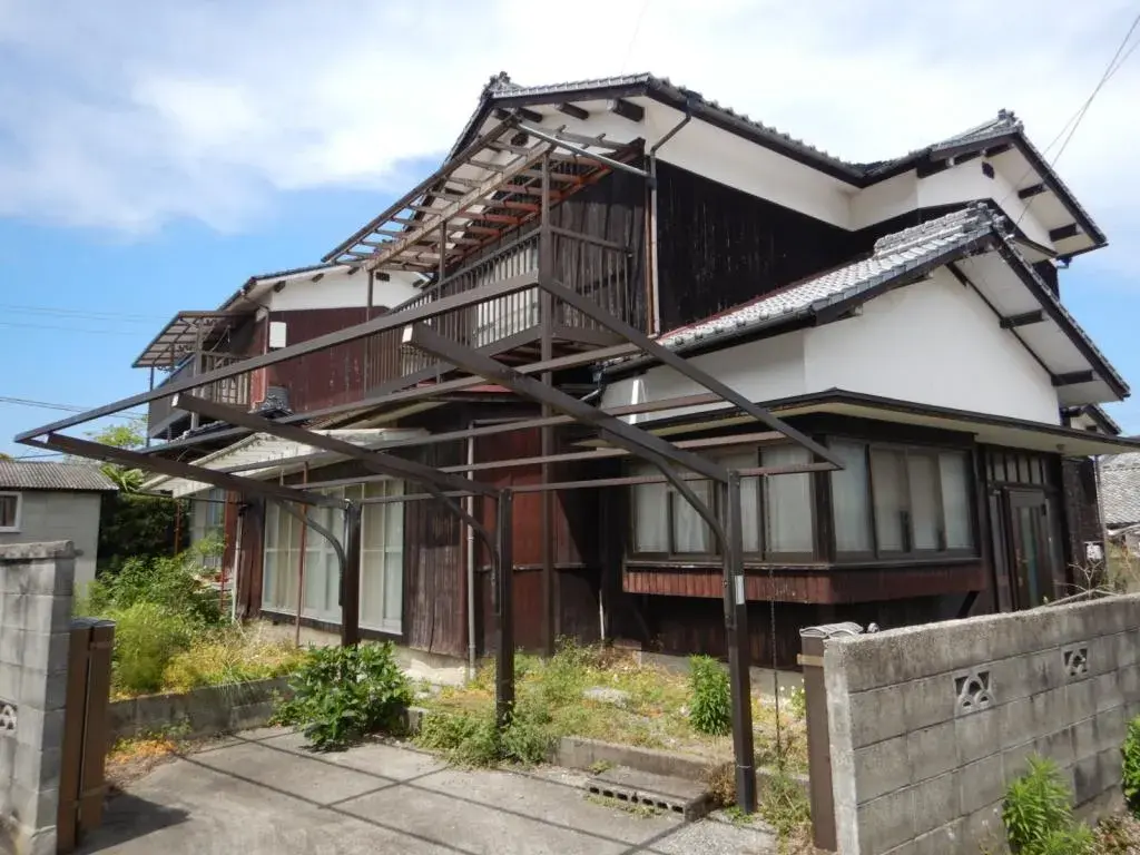 Akiya in Iyo