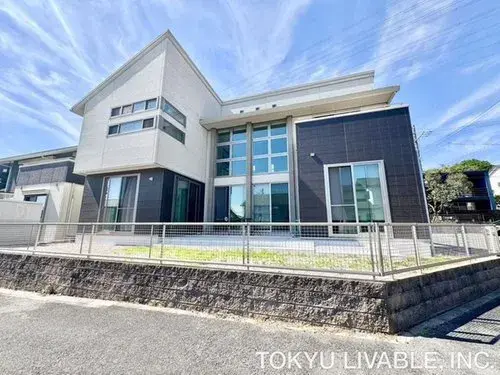 Akiya in Kuwana