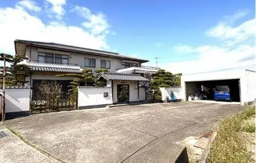 Akiya in Mitoyo