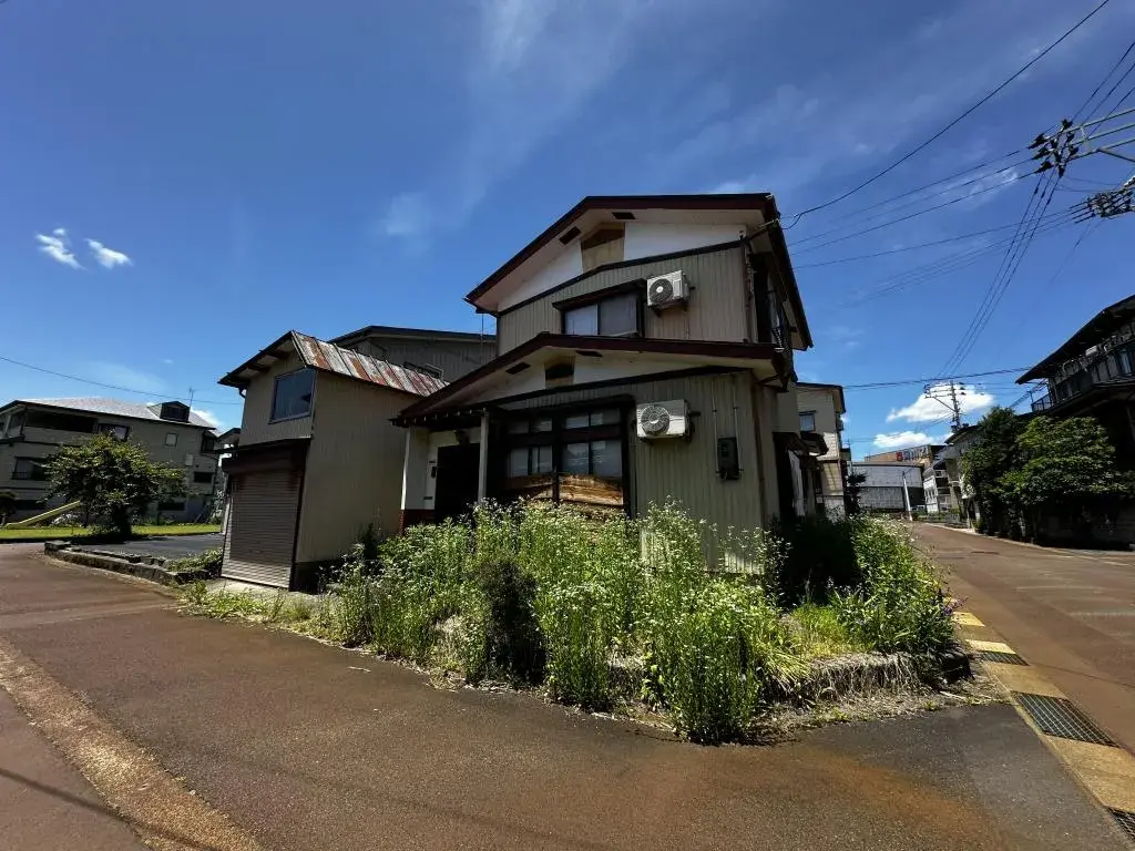 Akiya in Ojiya