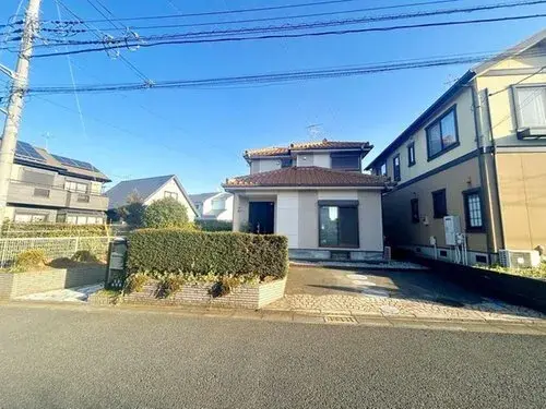 Akiya in Shiroi
