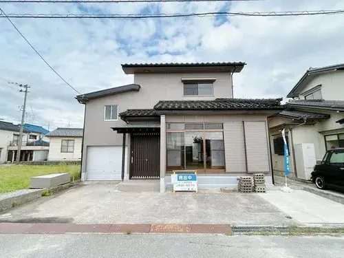 Akiya in Ville d'Uozu
