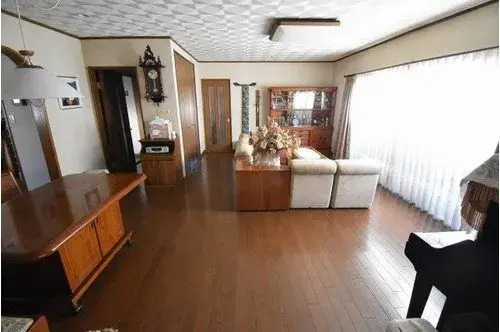 Akiya in Isa