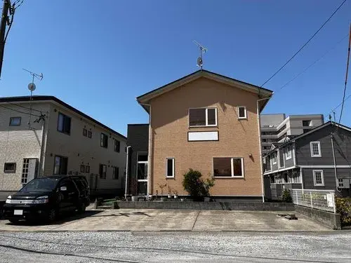 Akiya in نوشيرو