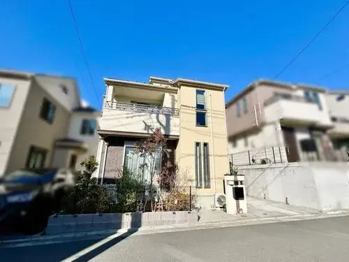 Akiya in يوكوهاما