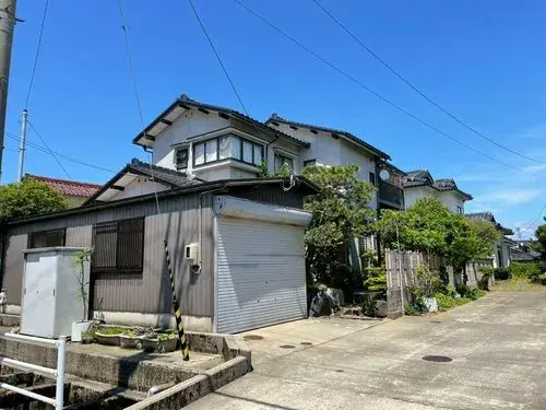 Akiya in Komatsu
