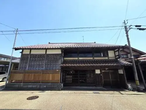 Akiya in Nomi