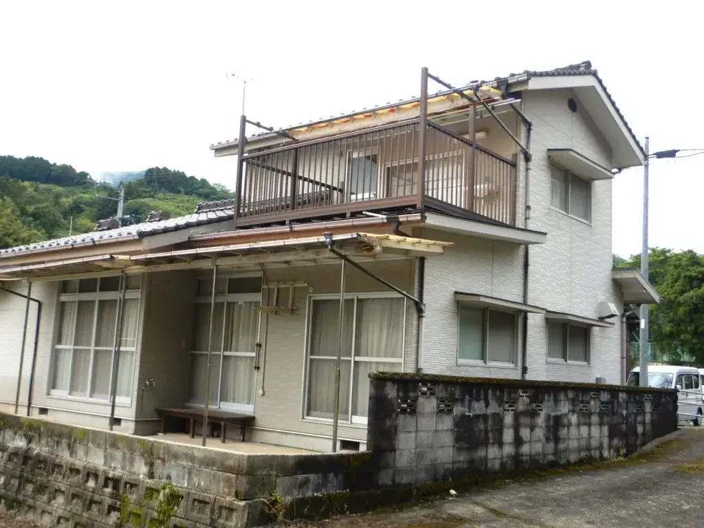 Akiya in Iyo