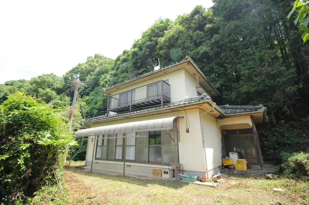 Akiya in Uto