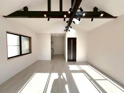 2-Story House with All Rooms Storage and 15+ Tatami LDK Minato Ward Tokyo (2)