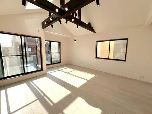 2-Story House with All Rooms Storage and 15+ Tatami LDK Minato Ward Tokyo (3)