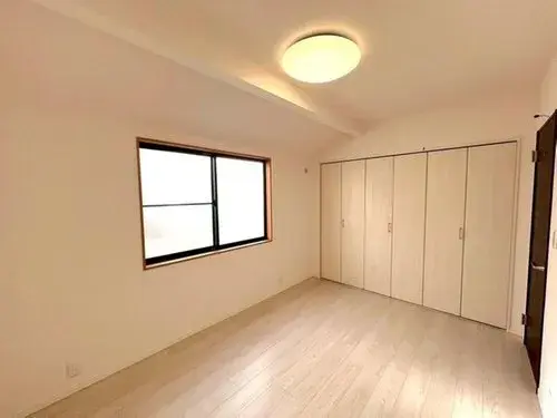 2-Story House with All Rooms Storage and 15+ Tatami LDK Minato Ward Tokyo (4)