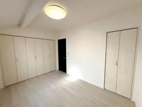 2-Story House with All Rooms Storage and 15+ Tatami LDK Minato Ward Tokyo (5)