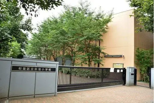 2-Story House with All Rooms Storage and 15+ Tatami LDK Minato Ward Tokyo (9)