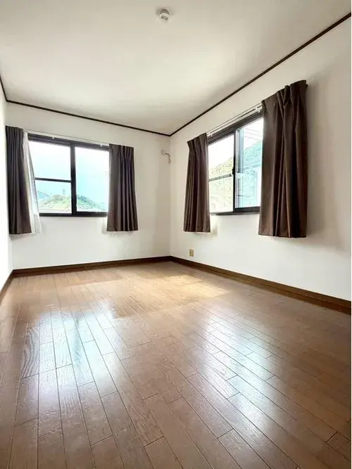 Spacious LDK with Ample Storage Property Hiroshima City Hiroshima Prefecture (4)