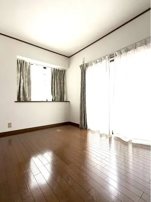 Spacious LDK with Ample Storage Property Hiroshima City Hiroshima Prefecture (5)