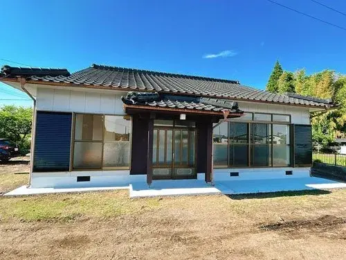 Akiya in Isa