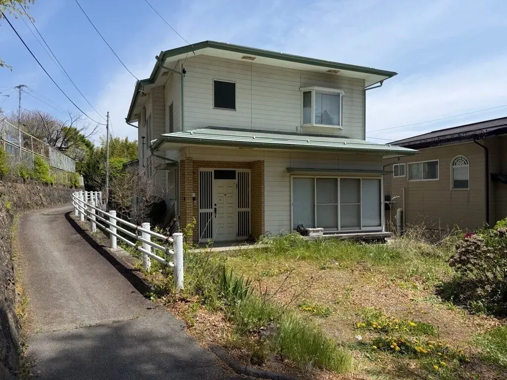 Akiya in Okaya