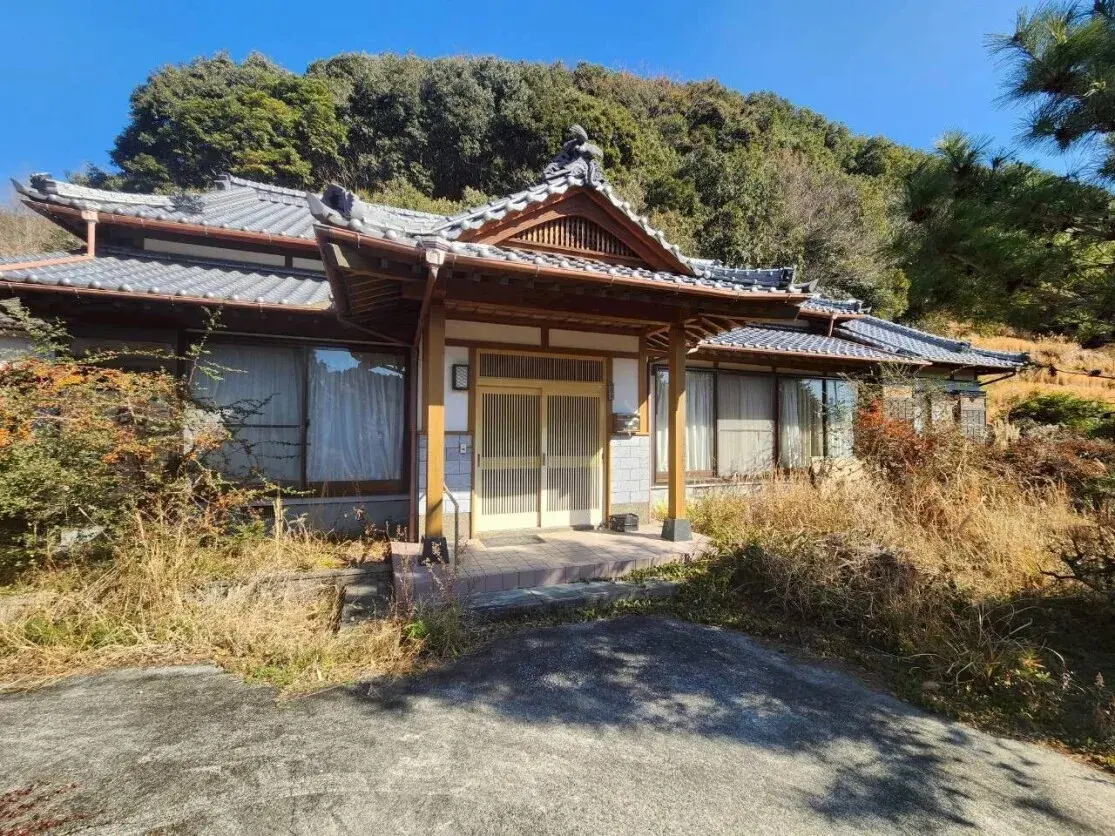 Akiya in Saiki