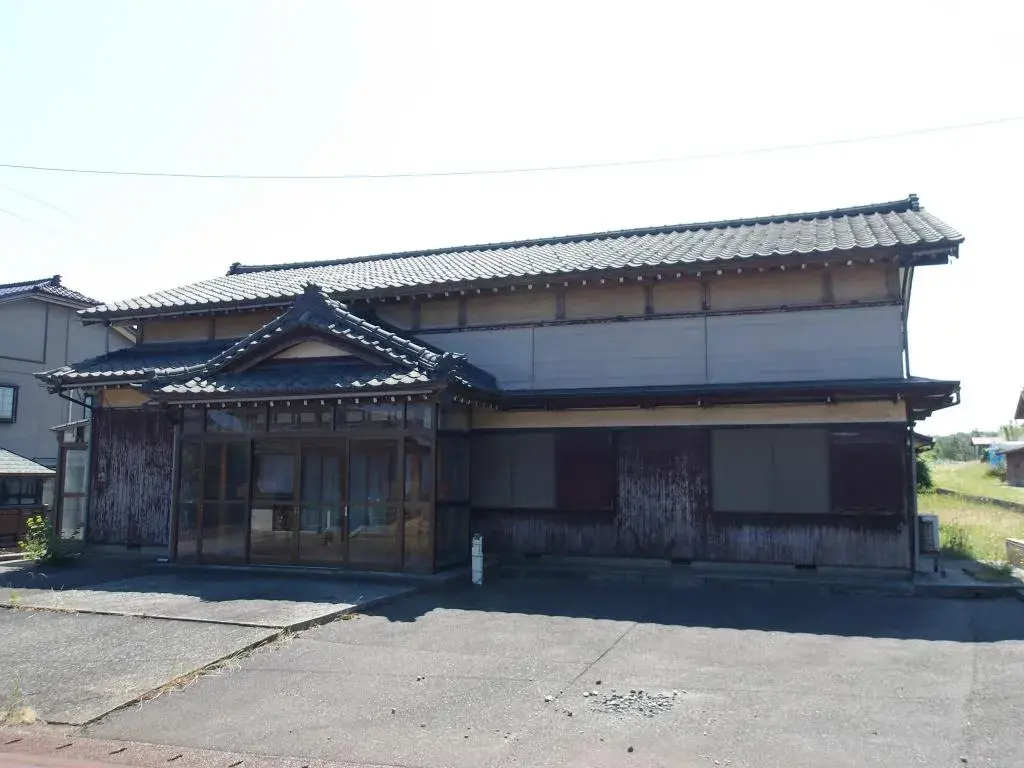 Akiya in Tainai