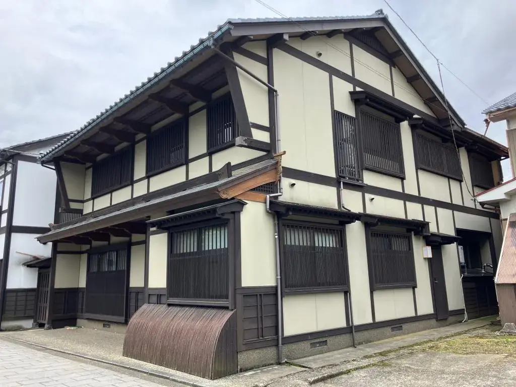 Akiya in Ono