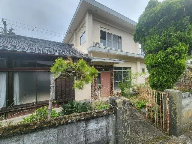Akiya in Seiyo
