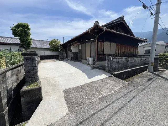 Akiya in Shikokuchuo