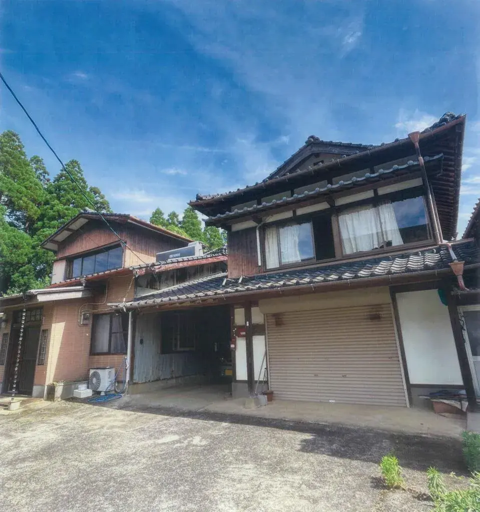 Akiya in Imari