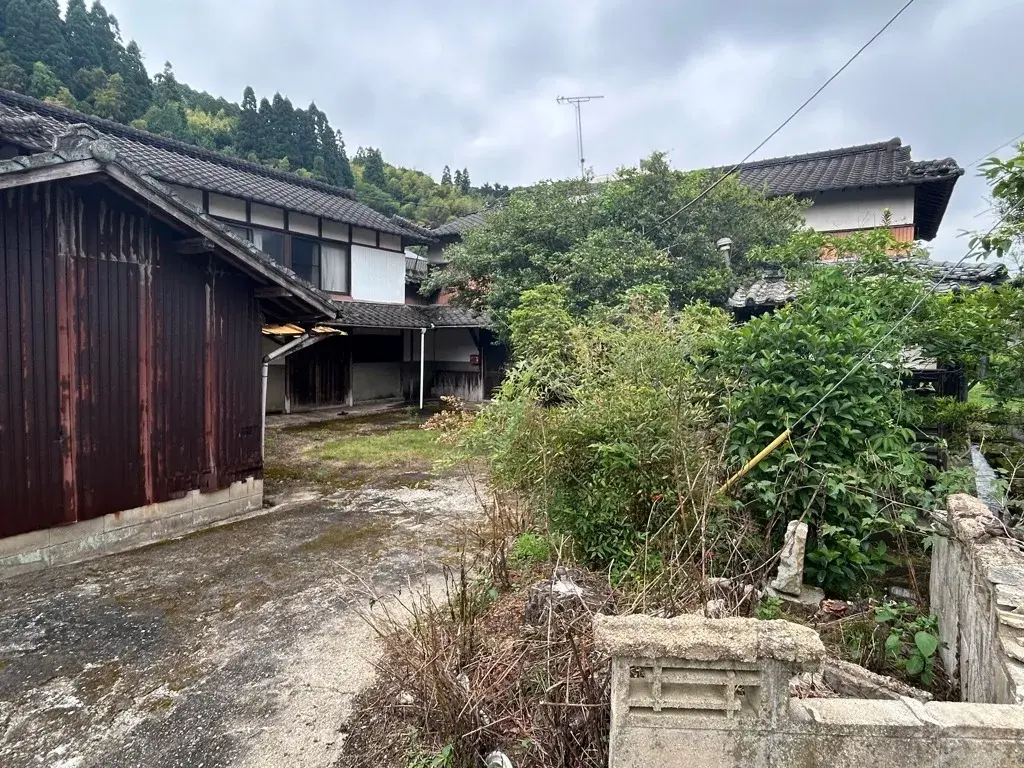 Akiya in Taku