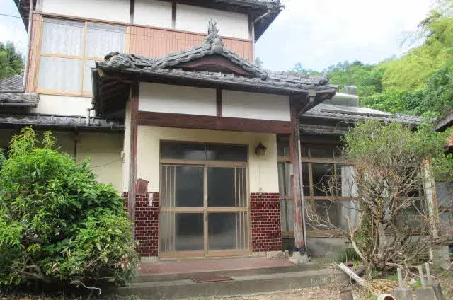Akiya in Uki