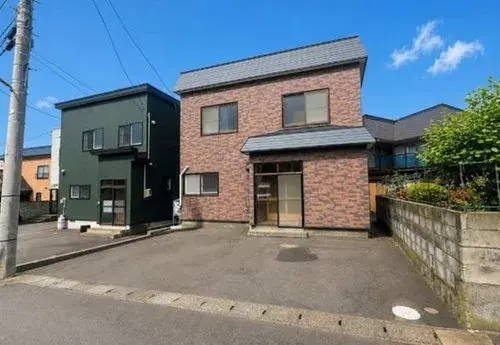 Akiya in 青森市