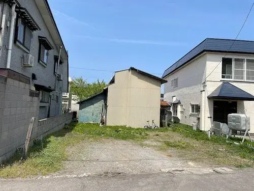 Akiya in 青森市